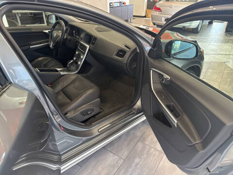 2018 Volvo V60 Cross Country T5 Platinum