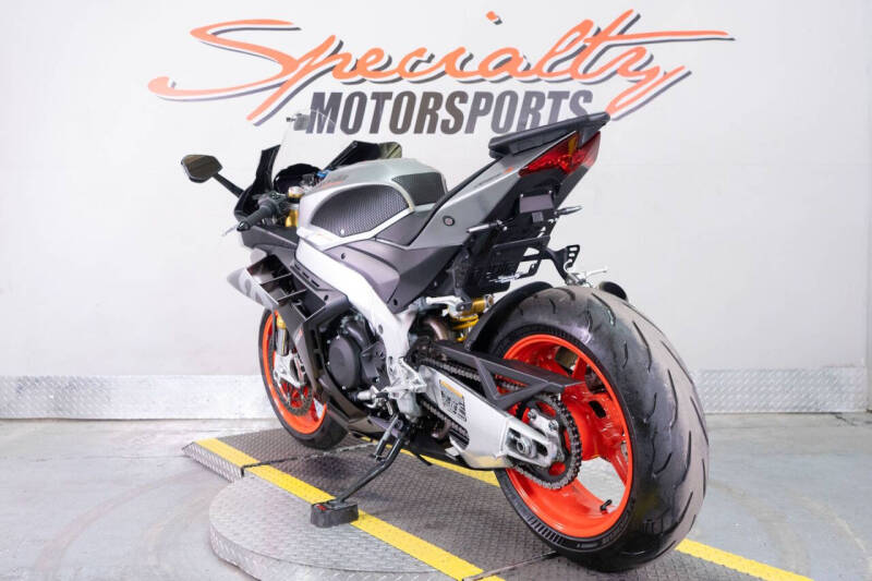 2024 Aprilia RSV4 1100
