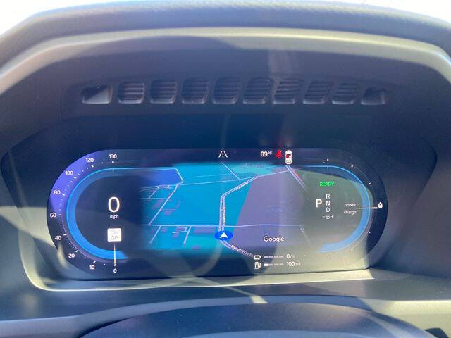 2025 Volvo XC90 T8 Core Bright Theme