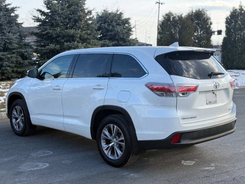 2015 Toyota Highlander LE Plus - Photo 6