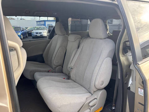 2011 Toyota Sienna LE 8-Passenger