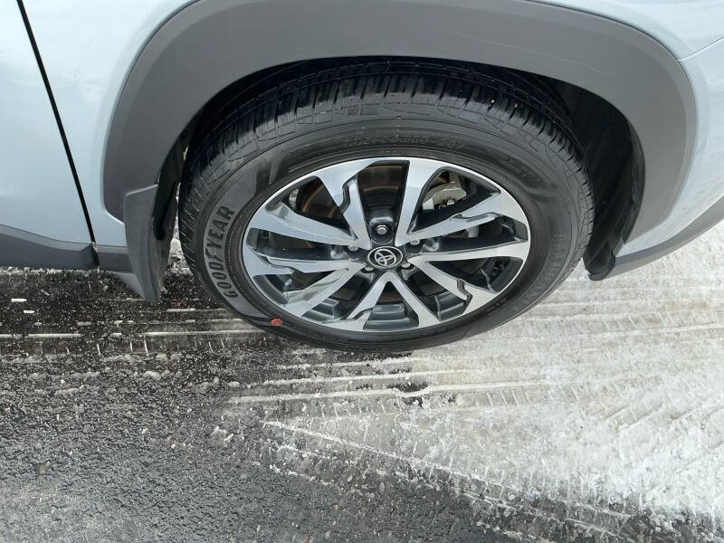 2025 Toyota Corolla Cross XLE