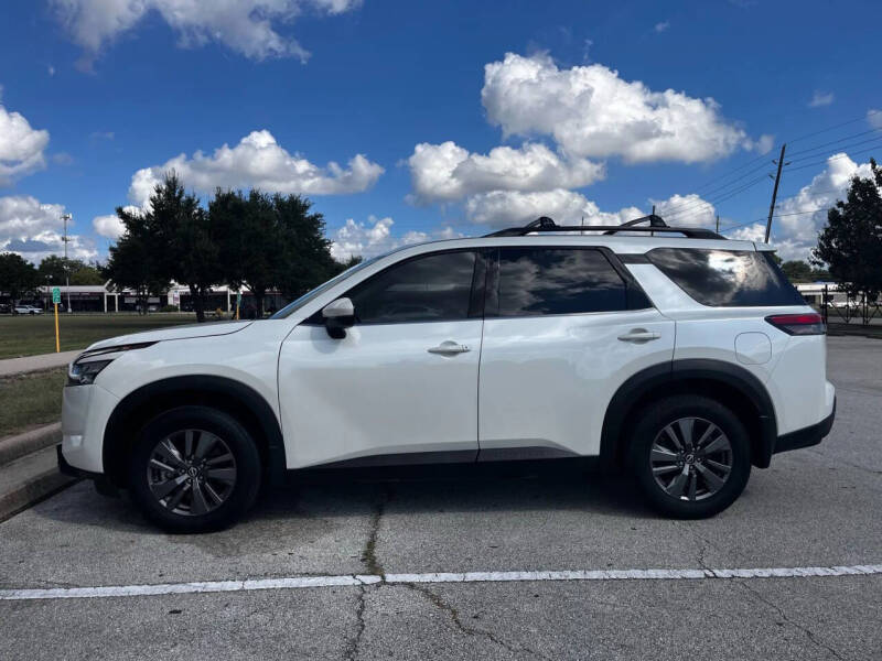 2022 Nissan Pathfinder SV