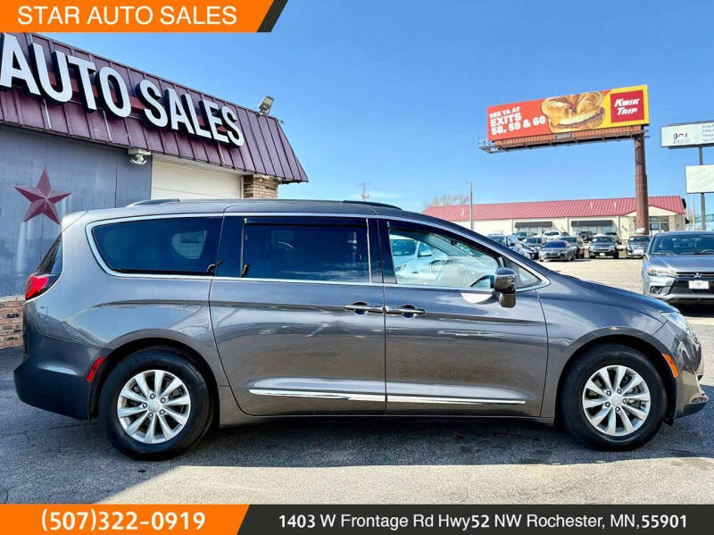 2017 Chrysler Pacifica Touring-L