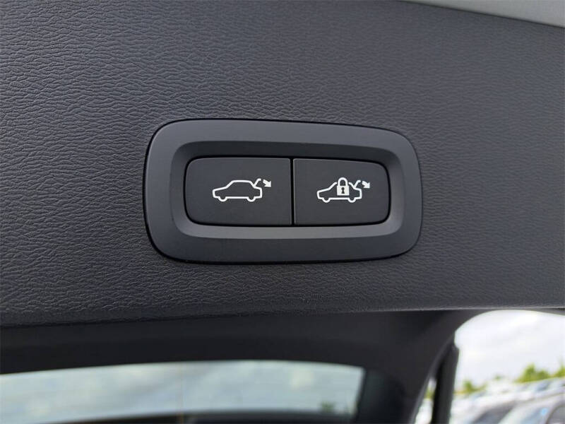 2026 Volvo XC40 B4 Core