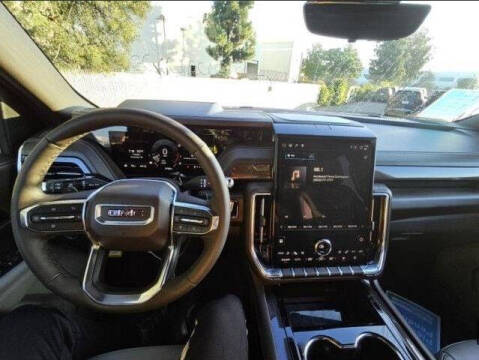 2025 GMC Yukon Elevation