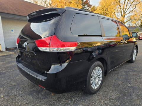 2013 Toyota Sienna XLE 8-Passenger