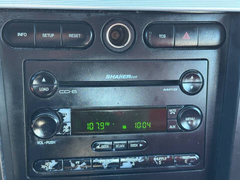 2005 Ford Mustang GT Deluxe