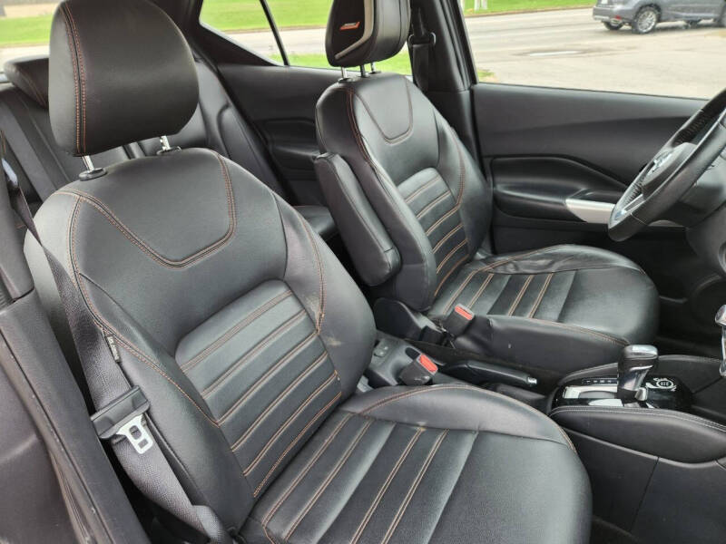 2020 Nissan Kicks SR
