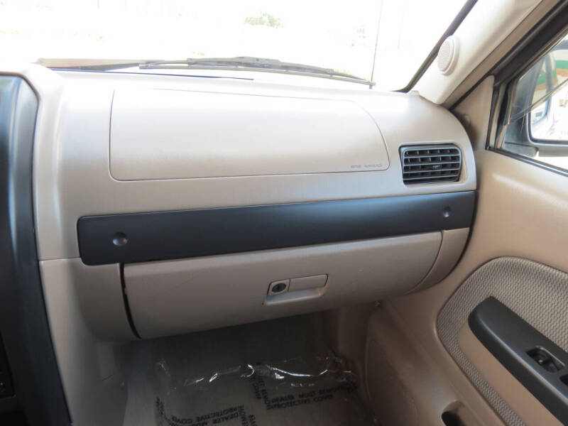 2004 Nissan Frontier XE