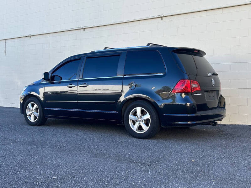 2014 Volkswagen Routan SEL Premium