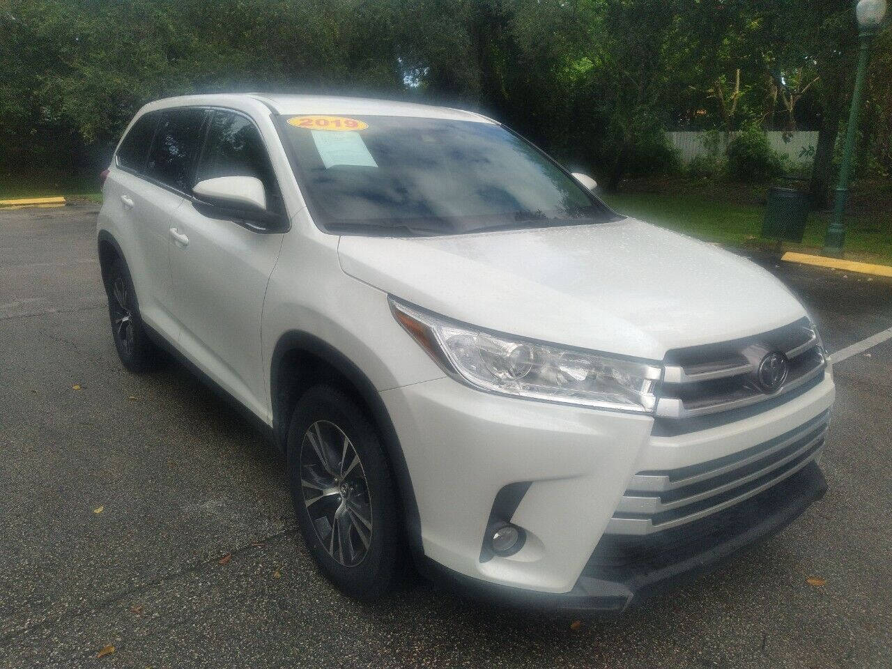 2019 TOYOTA Highlander SUV / Crossover - $27,999