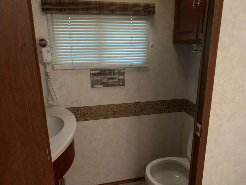 2004 Freightliner XC Chassis