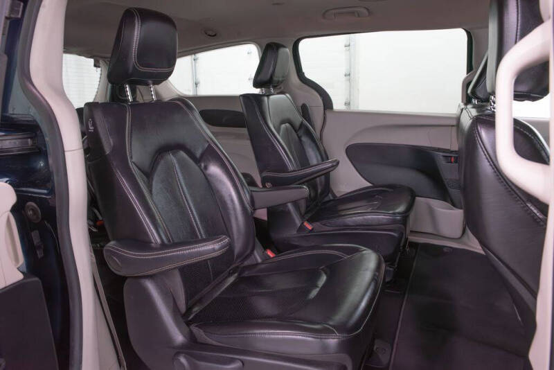 2024 Chrysler Pacifica Plug-In Hybrid Select