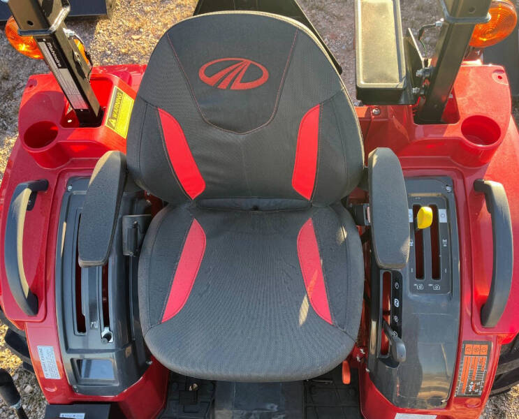 2025 Mahindra 1600 Series 1626 HST