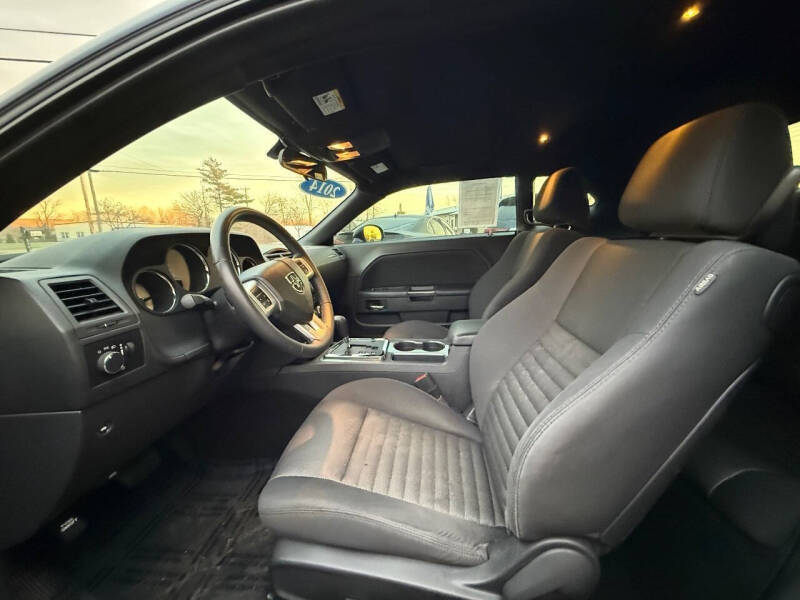 2014 Dodge Challenger SXT