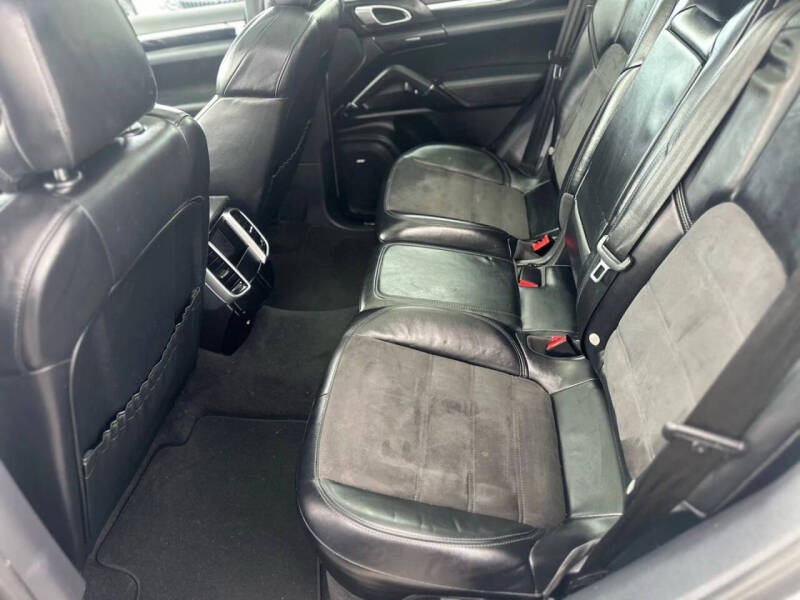 2017 Porsche Cayenne Platinum Edition