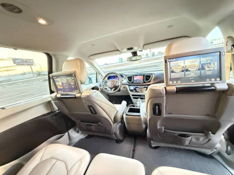 2017 Chrysler Pacifica Touring-L Plus