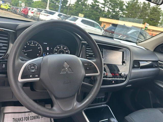 2020 Mitsubishi Outlander ES