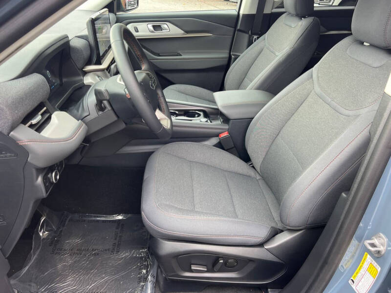 2025 Ford Explorer Active