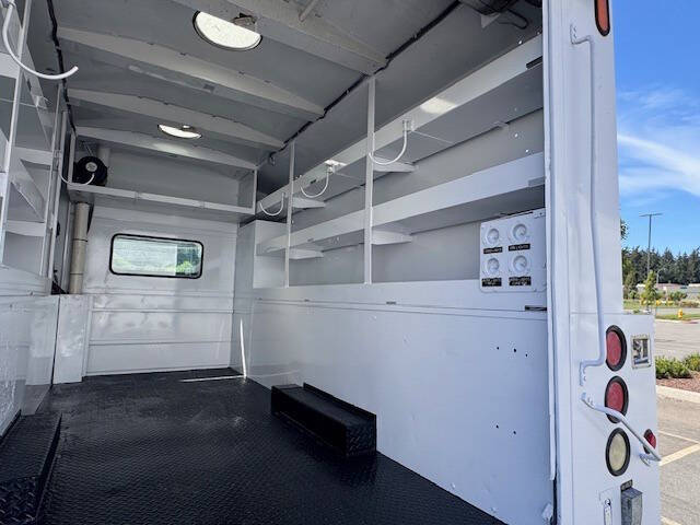2011 Freightliner M2 106