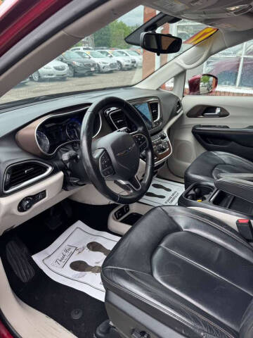 2017 Chrysler Pacifica Touring-L