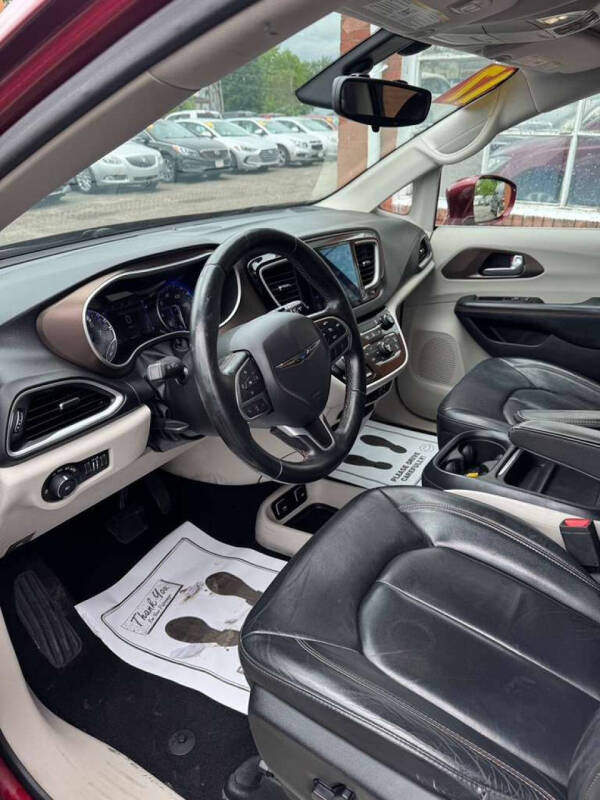 2017 Chrysler Pacifica Touring-L