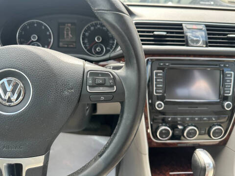 2012 Volkswagen Passat SEL