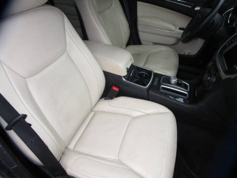 2017 Chrysler 300 Limited