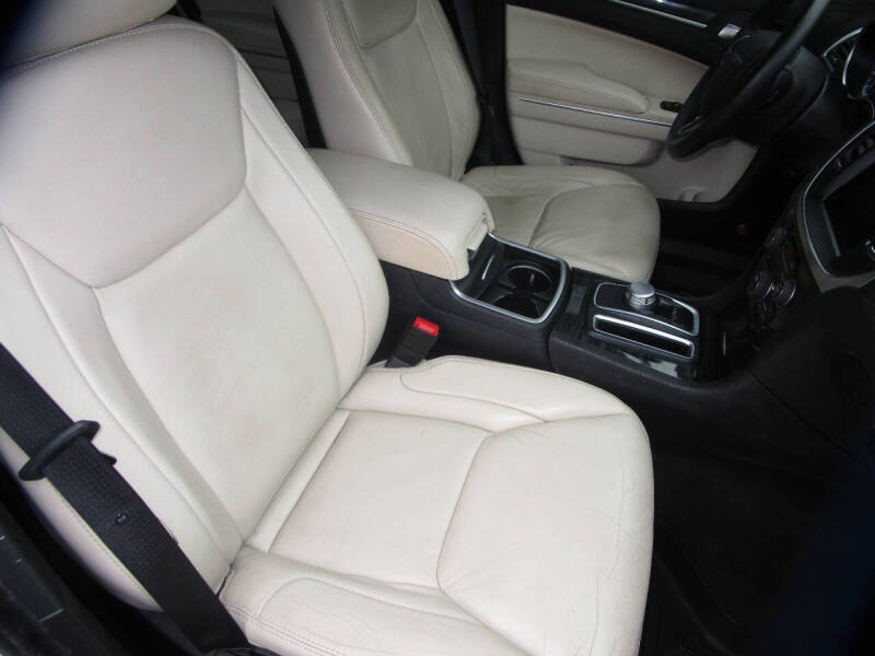 2017 Chrysler 300 Limited