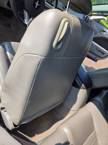 2005 Ford Mustang GT Deluxe