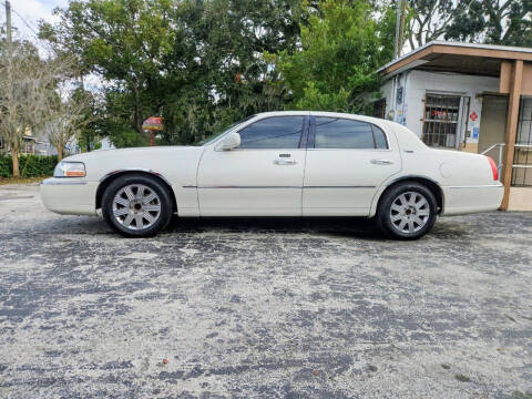 2005 Lincoln Town Car Signature Limited