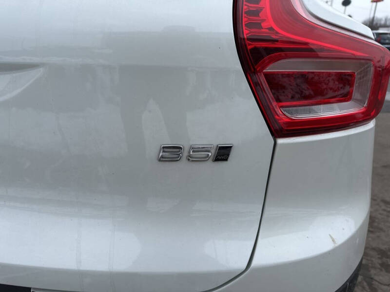 2025 Volvo XC40 B5 Core Bright Theme