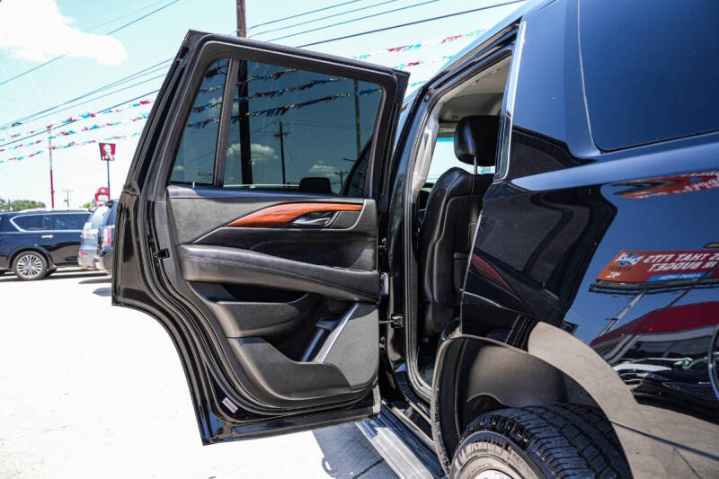 2016 Cadillac Escalade Standard