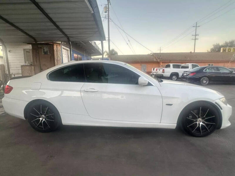 2011 BMW 3 Series 328i photo 2