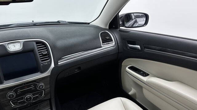 2021 Chrysler 300 Touring L