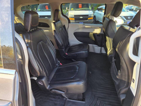 2017 Chrysler Pacifica Touring-L