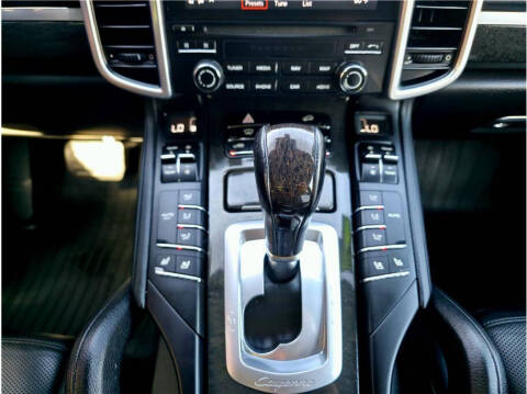 2017 Porsche Cayenne Platinum Edition