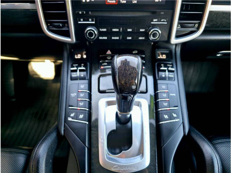 2017 Porsche Cayenne Platinum Edition