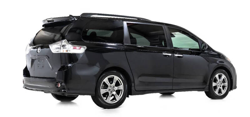2018 Toyota Sienna SE Premium 8-Passenger