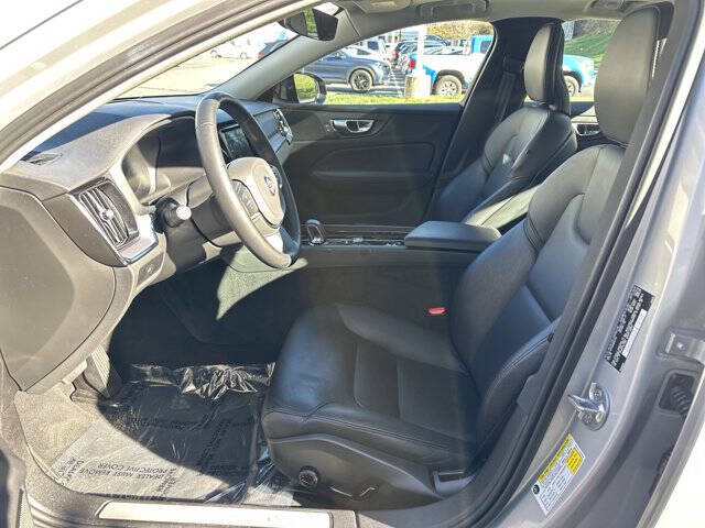 2024 Volvo S60 B5 Core Dark Theme