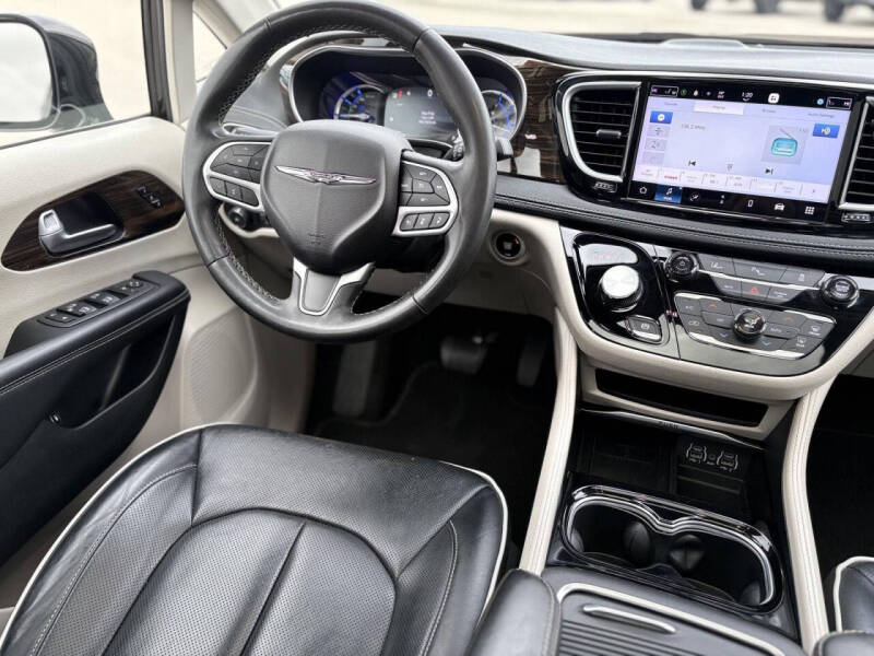 2023 Chrysler Pacifica Plug-In Hybrid Limited