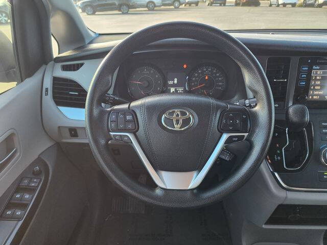 2017 Toyota Sienna LE 8-Passenger