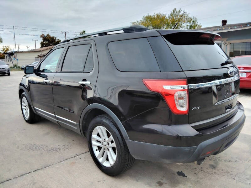 2014 Ford Explorer XLT photo 3