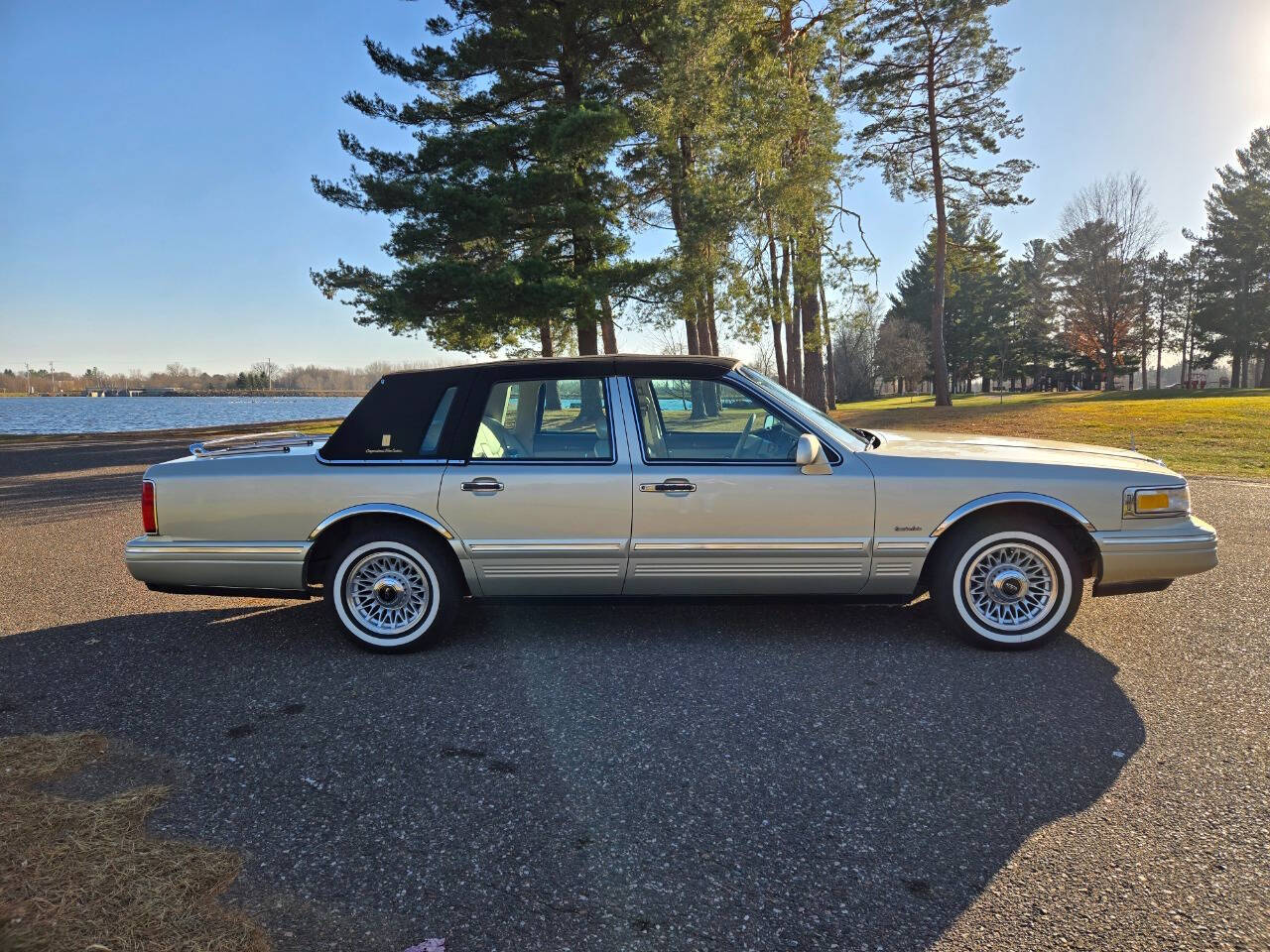 1997 Lincoln Town Car 13