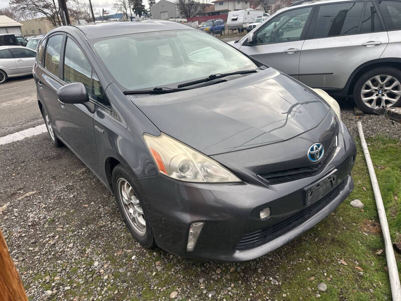 2013 Toyota Prius v Five