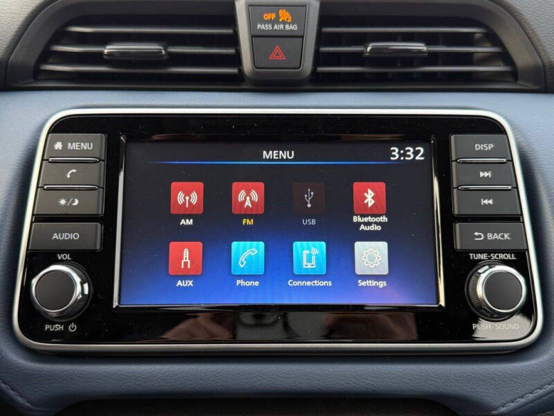 2025 Nissan Versa SV