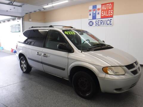 2005 Dodge Caravan for sale at 777 Auto Sales and Service in Tacoma WA