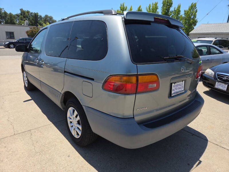 2000 Toyota Sienna LE