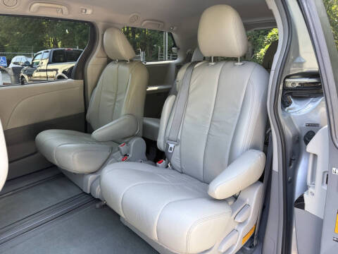 2013 Toyota Sienna LE 8-Passenger